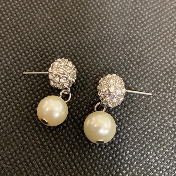 Cato w/rhinestone & pearls dangling pierced earrings - Picture 2 of 3